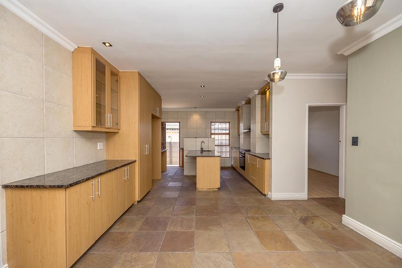 5 Bedroom Property for Sale in Bloubergrant Western Cape